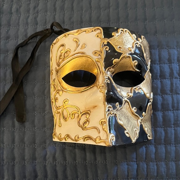 Accessories - Elegant Gold and Black Masquerade Mask. Venetian mask. Hand painted